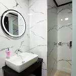 Hotel Shtaka *