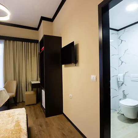 Hotel Shtaka *